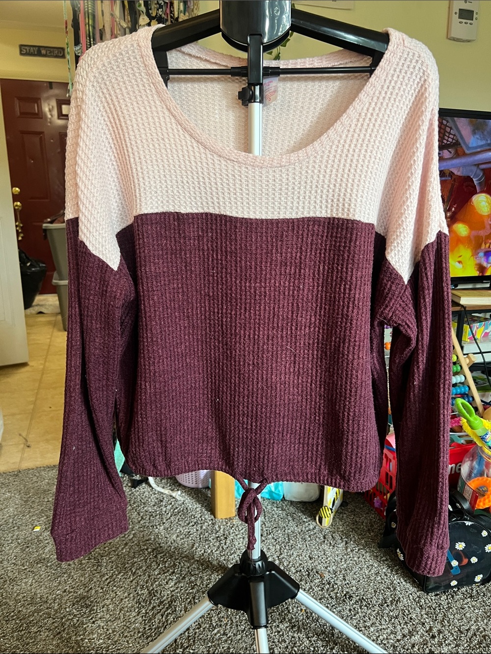 No Boundaries Two-Tone Waffle Knit Tie-Hem Sweater - Pink & Burgundy